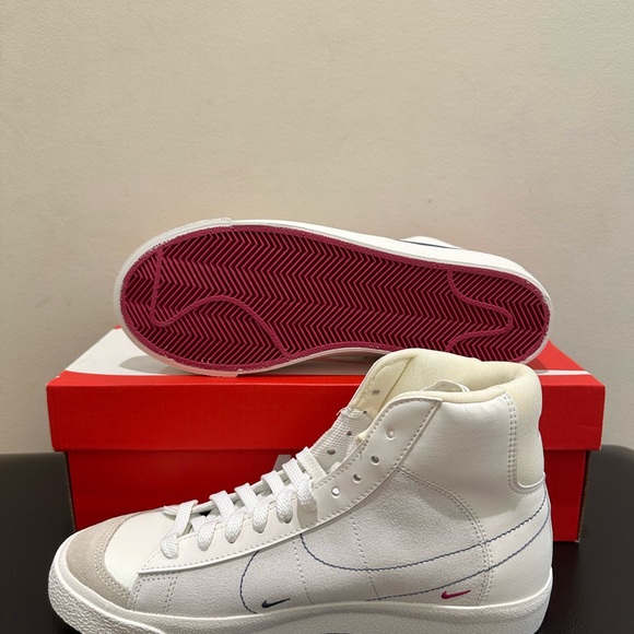 NIB Nike Blazer Mid '77 SNEAKERS SAIL/FIREBERRY/DIFFUSED BLUE 6Y == Women 7.5 - Picture 6 of 7